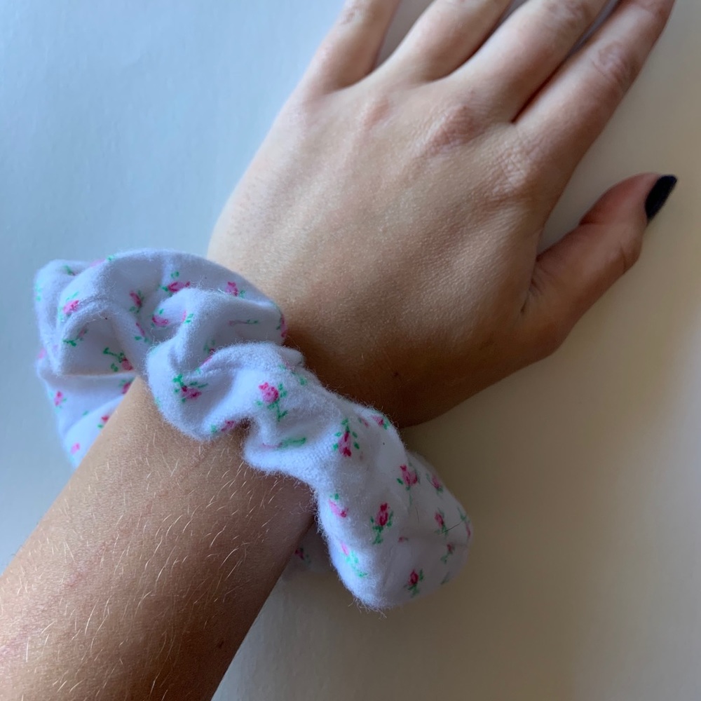 rose scrunchie